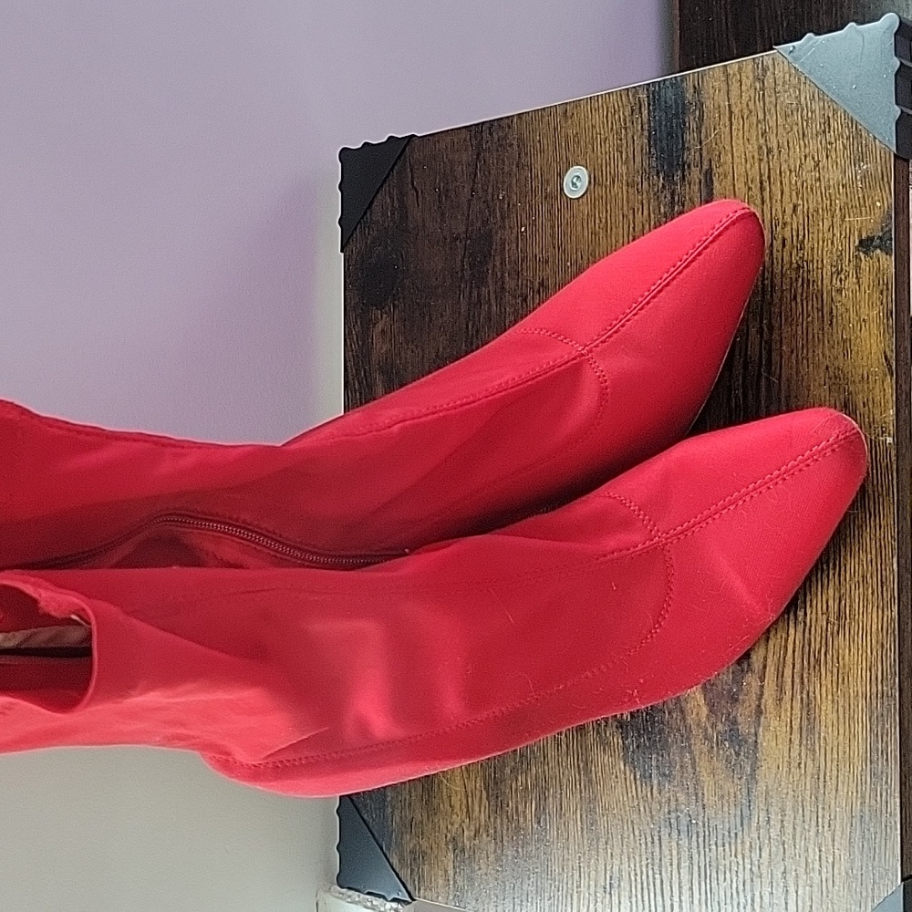 Red, heeled ankle boots